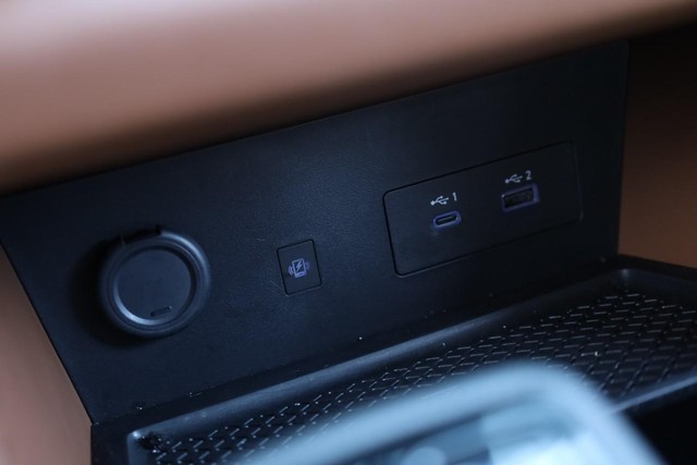 Nissan Pathfinder Vehicle Full-screen Gallery Image 19