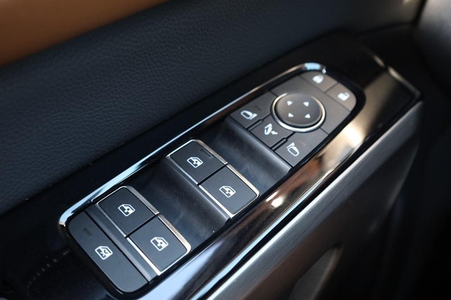Nissan Pathfinder Vehicle Full-screen Gallery Image 22