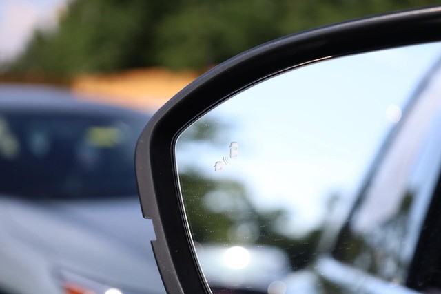 Nissan Pathfinder Vehicle Full-screen Gallery Image 25