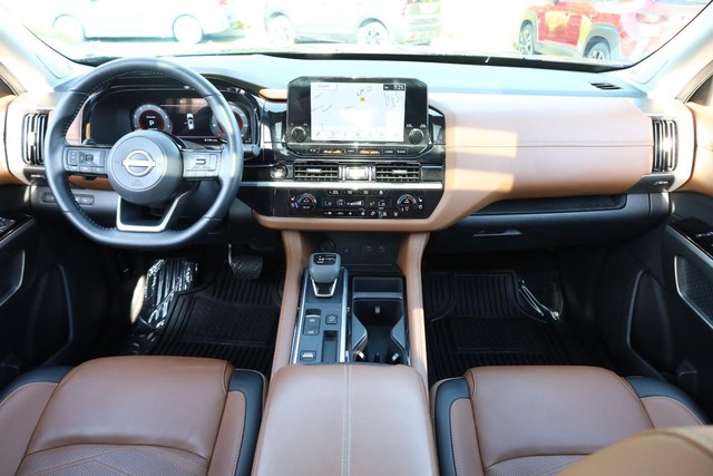 Nissan Pathfinder Vehicle Full-screen Gallery Image 28
