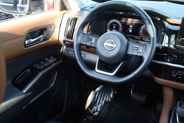 Nissan Pathfinder Vehicle Full-screen Gallery Image 29