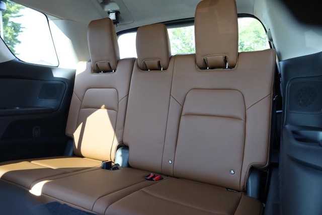 Nissan Pathfinder Vehicle Full-screen Gallery Image 30