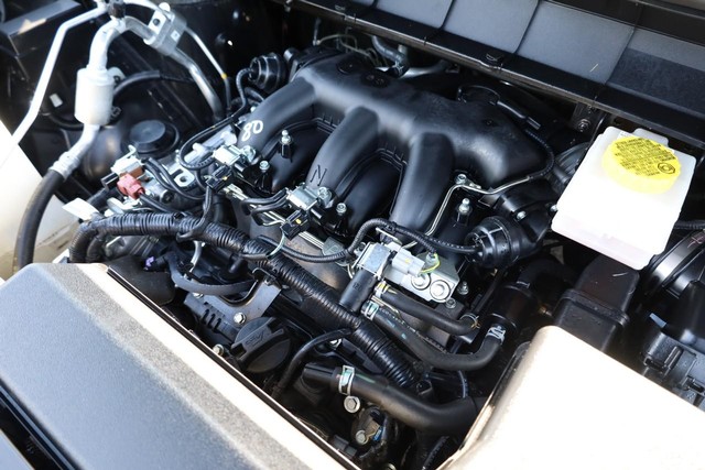 Nissan Pathfinder Vehicle Full-screen Gallery Image 32