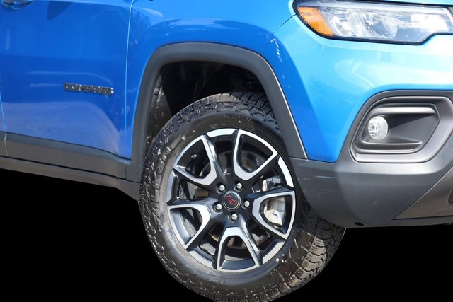 Jeep Compass Vehicle Full-screen Gallery Image 3
