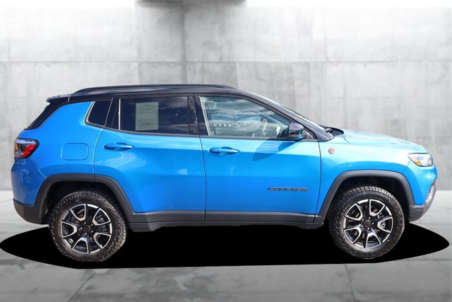 Jeep Compass Vehicle Full-screen Gallery Image 5