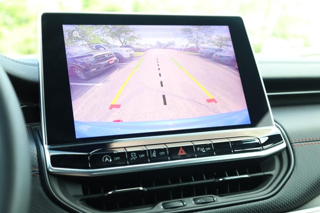 Jeep Compass Vehicle Full-screen Gallery Image 12