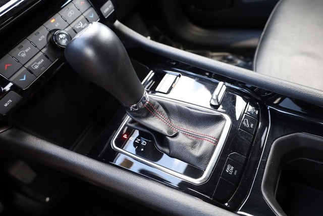 Jeep Compass Vehicle Full-screen Gallery Image 15