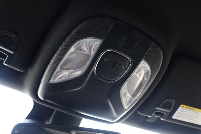 Jeep Compass Vehicle Full-screen Gallery Image 16