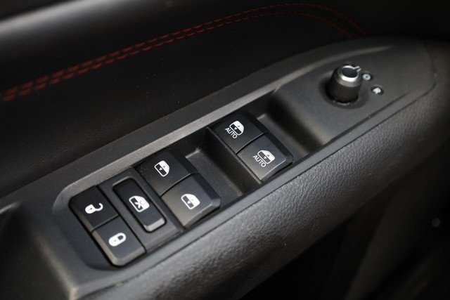 Jeep Compass Vehicle Full-screen Gallery Image 17