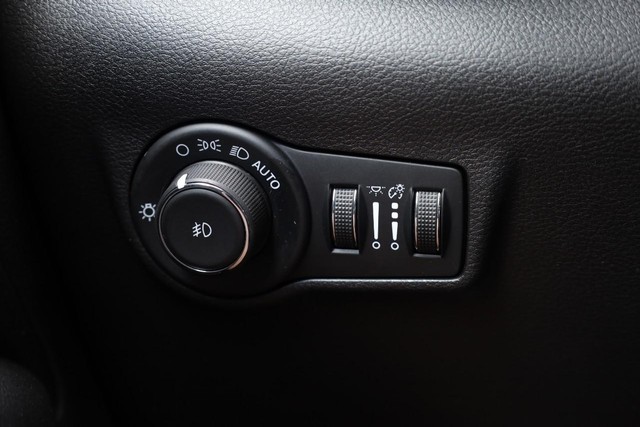 Jeep Compass Vehicle Full-screen Gallery Image 18
