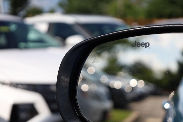 Jeep Compass Vehicle Full-screen Gallery Image 19