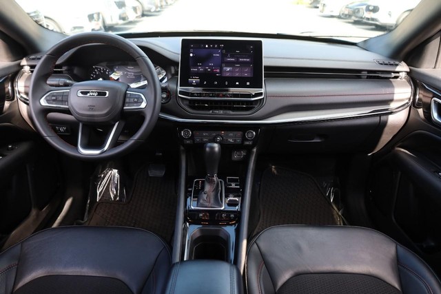 Jeep Compass Vehicle Full-screen Gallery Image 22