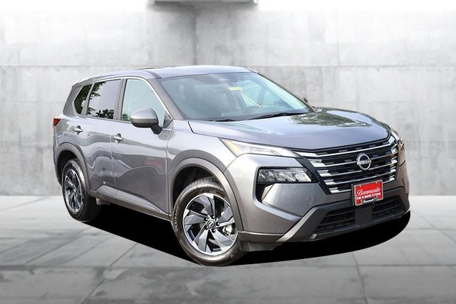 Nissan Rogue Vehicle Full-screen Gallery Image 2