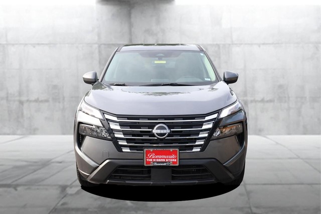 Nissan Rogue Vehicle Full-screen Gallery Image 4