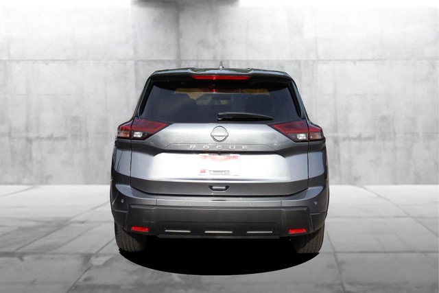 Nissan Rogue Vehicle Full-screen Gallery Image 6