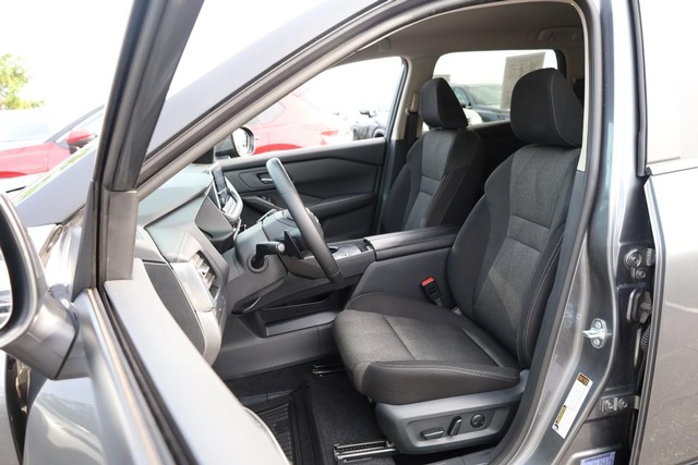 Nissan Rogue Vehicle Full-screen Gallery Image 8