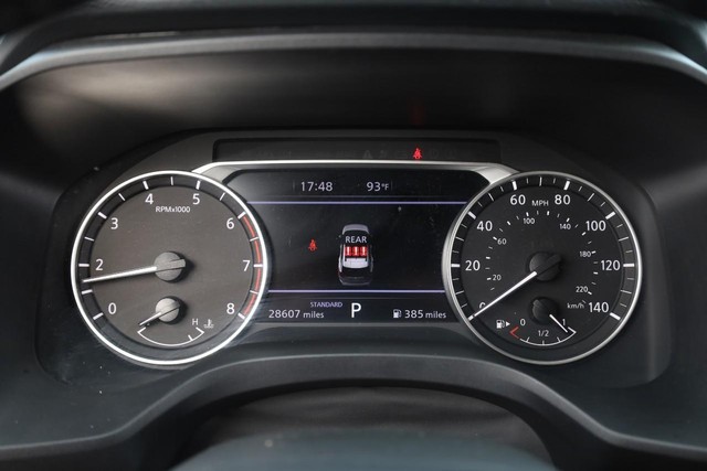 Nissan Rogue Vehicle Full-screen Gallery Image 10