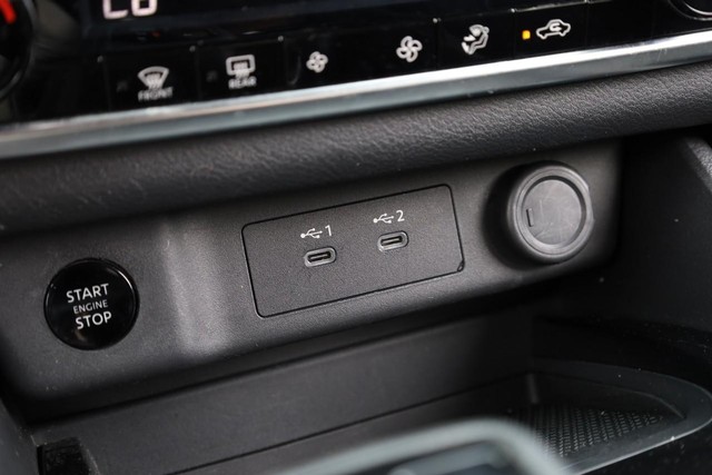 Nissan Rogue Vehicle Full-screen Gallery Image 14