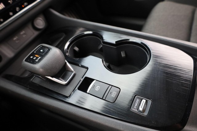 Nissan Rogue Vehicle Full-screen Gallery Image 15