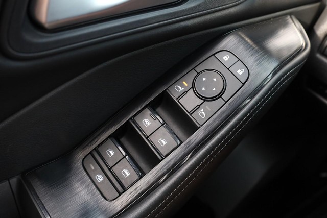 Nissan Rogue Vehicle Full-screen Gallery Image 17