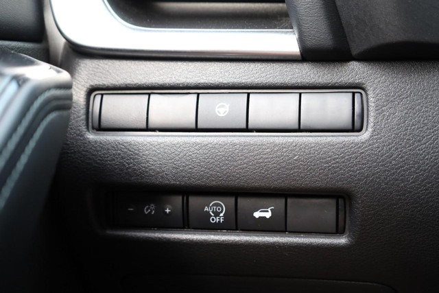 Nissan Rogue Vehicle Full-screen Gallery Image 18