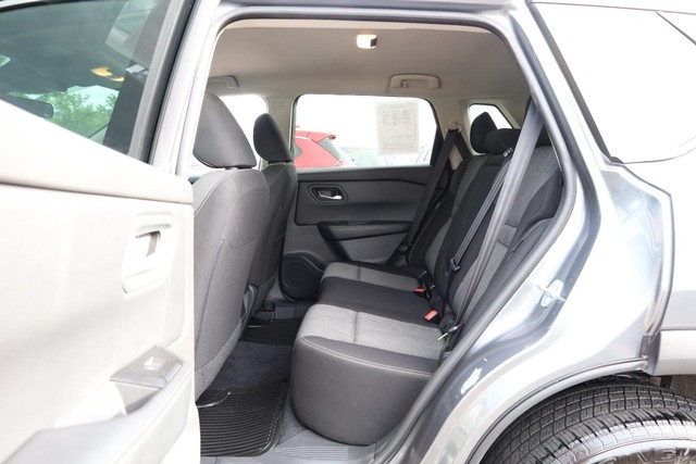 Nissan Rogue Vehicle Full-screen Gallery Image 20