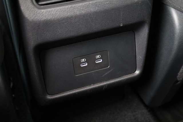 Nissan Rogue Vehicle Full-screen Gallery Image 21