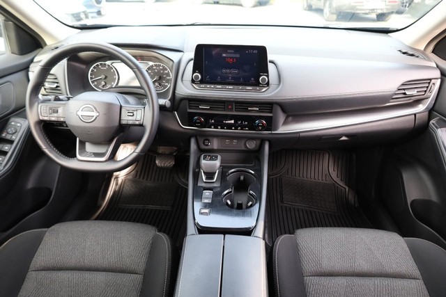 Nissan Rogue Vehicle Full-screen Gallery Image 22