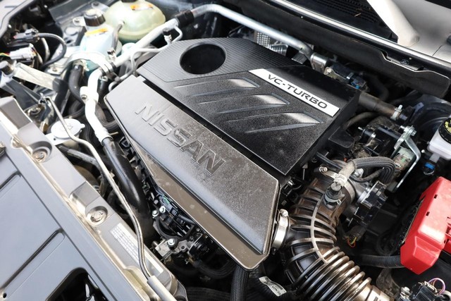 Nissan Rogue Vehicle Full-screen Gallery Image 25