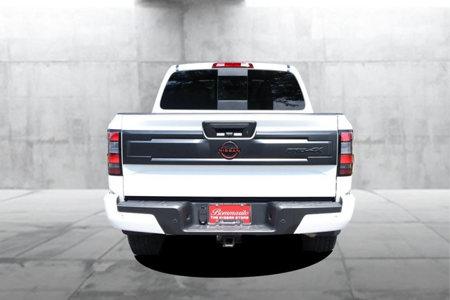 Nissan Frontier Vehicle Full-screen Gallery Image 6