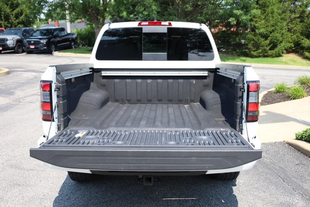 Nissan Frontier Vehicle Full-screen Gallery Image 7