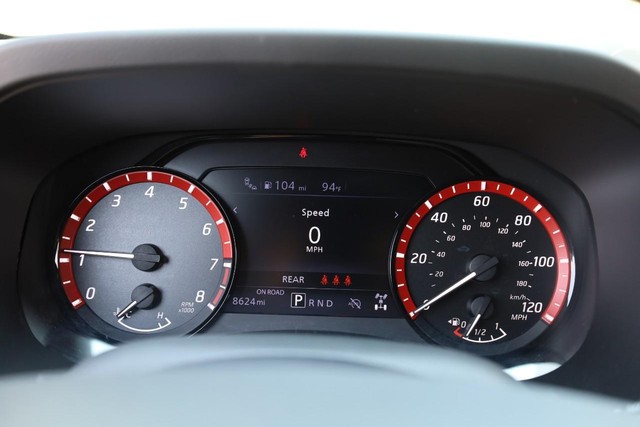 Nissan Frontier Vehicle Full-screen Gallery Image 10