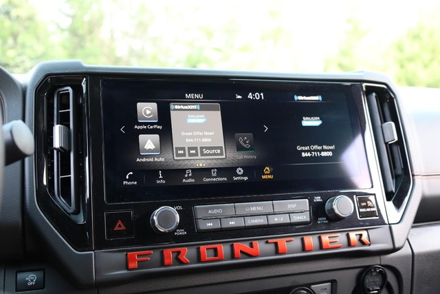 Nissan Frontier Vehicle Full-screen Gallery Image 11