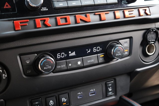 Nissan Frontier Vehicle Full-screen Gallery Image 13