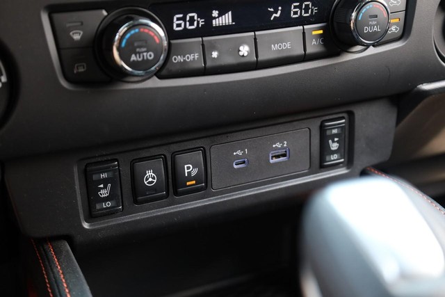 Nissan Frontier Vehicle Full-screen Gallery Image 14