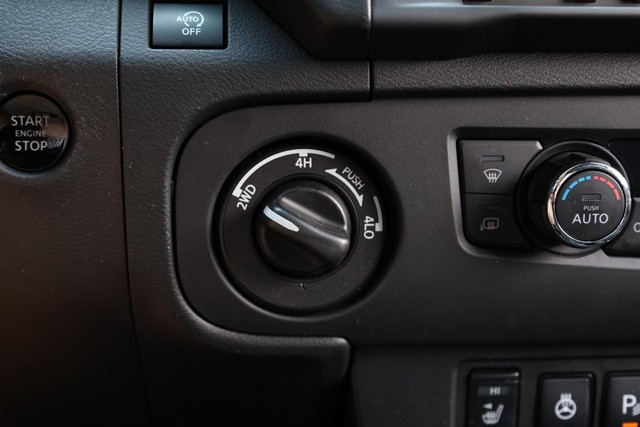 Nissan Frontier Vehicle Full-screen Gallery Image 15