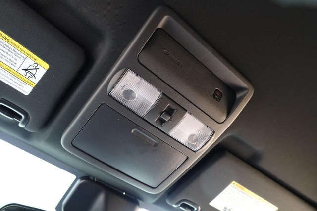Nissan Frontier Vehicle Full-screen Gallery Image 16