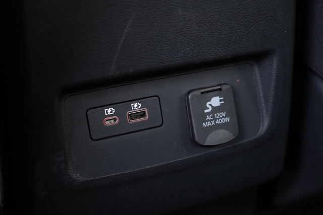 Nissan Frontier Vehicle Full-screen Gallery Image 21