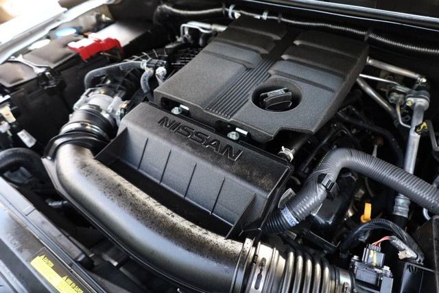 Nissan Frontier Vehicle Full-screen Gallery Image 25