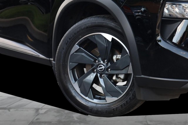 Nissan Rogue Vehicle Image 03