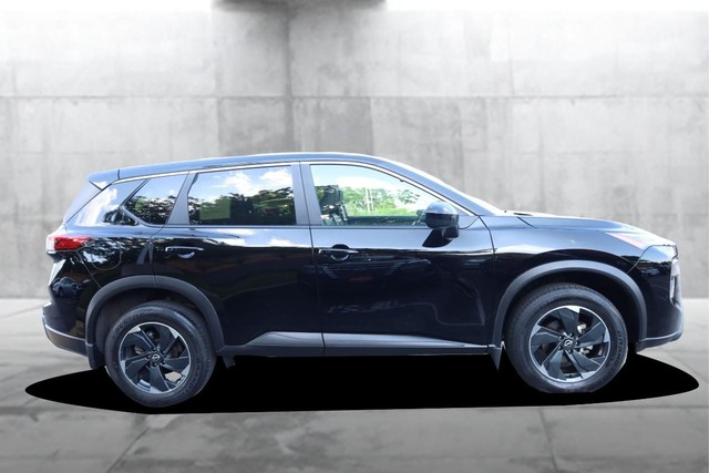 Nissan Rogue Vehicle Image 04