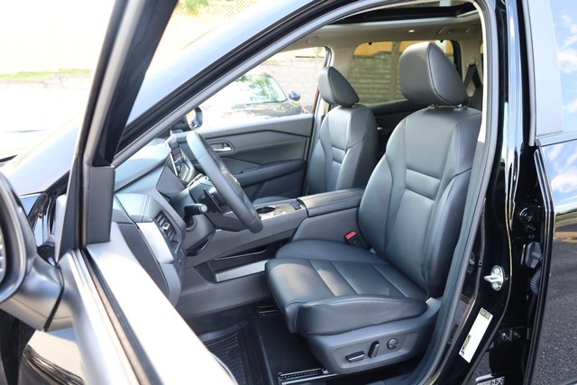 Nissan Rogue Vehicle Image 07