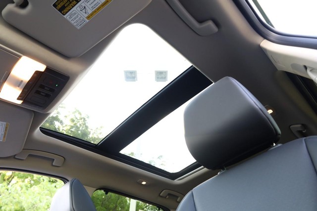 Nissan Rogue Vehicle Image 08
