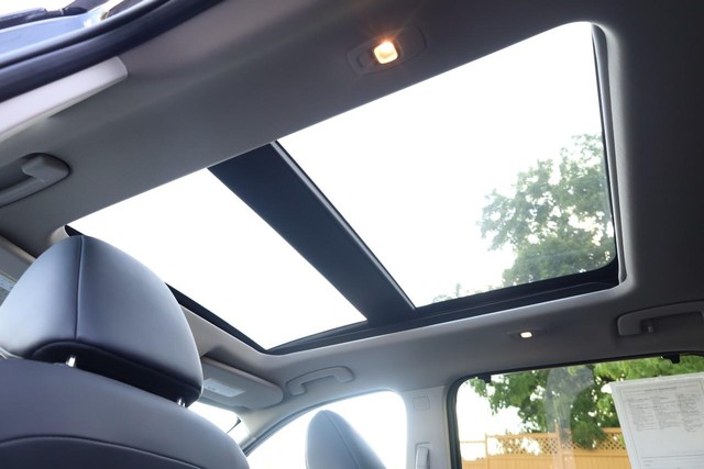 Nissan Rogue Vehicle Image 09
