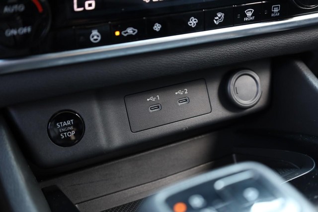 Nissan Rogue Vehicle Image 15
