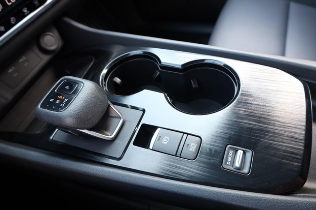 Nissan Rogue Vehicle Image 16