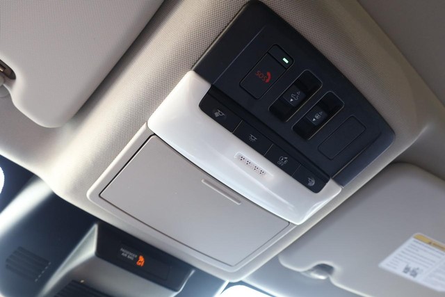 Nissan Rogue Vehicle Image 17