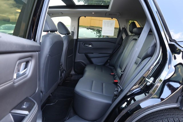 Nissan Rogue Vehicle Image 21