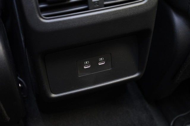Nissan Rogue Vehicle Image 23