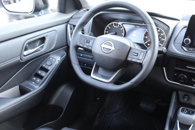 Nissan Rogue Vehicle Image 25